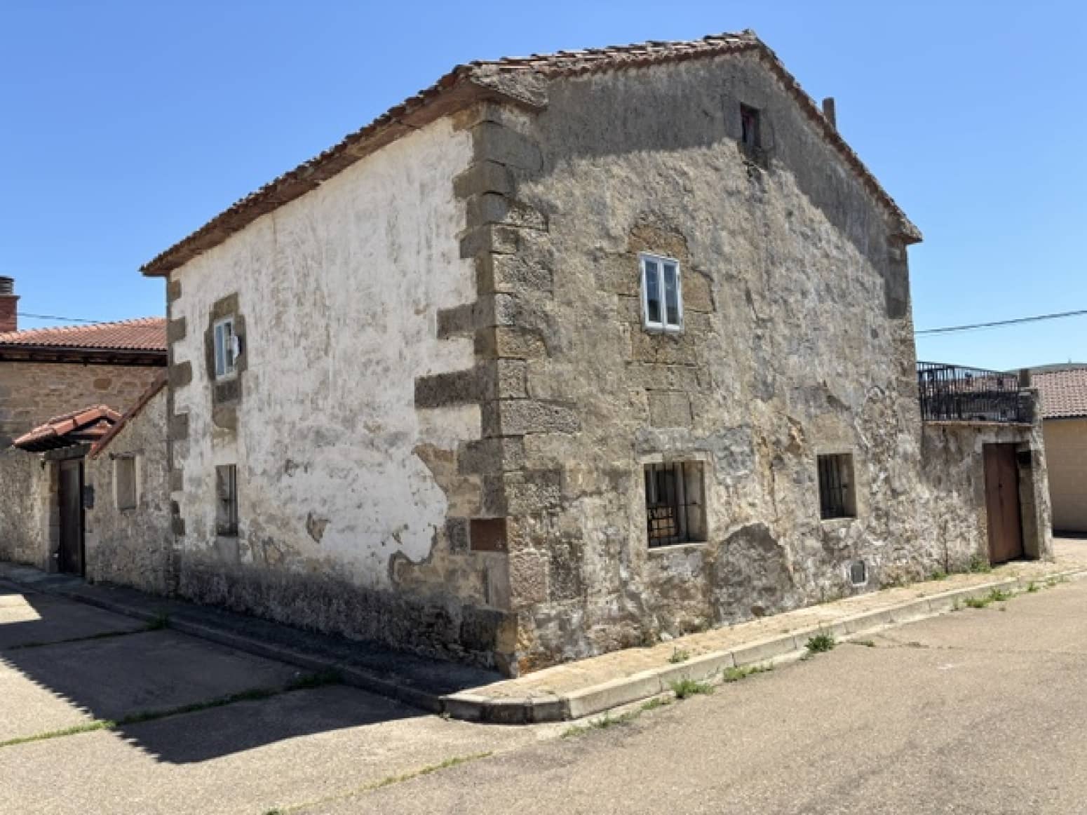 2 slaapkamer Villa te koop in Aguilar de Campoo met garage - € 60.000 (Ref: 9880682)
