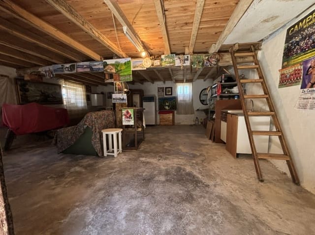 2 slaapkamer Villa te koop in Aguilar de Campoo met garage - € 60.000 (Ref: 9880682)
