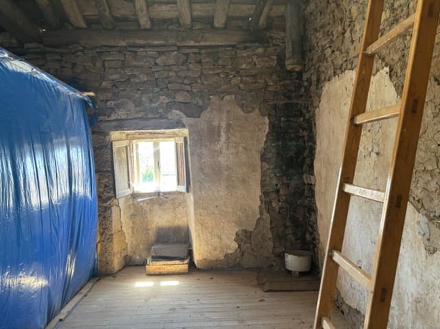 2 slaapkamer Villa te koop in Aguilar de Campoo met garage - € 60.000 (Ref: 9880682)