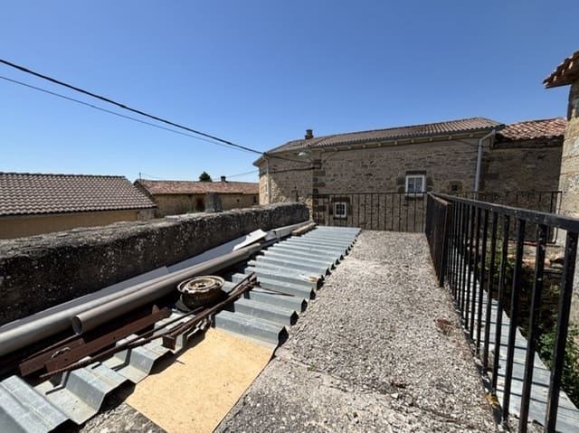 2 soverom Villa til salgs i Aguilar de Campoo med garasje - € 60 000 (Ref: 9880682)