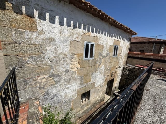 2 slaapkamer Villa te koop in Aguilar de Campoo met garage - € 60.000 (Ref: 9880682)