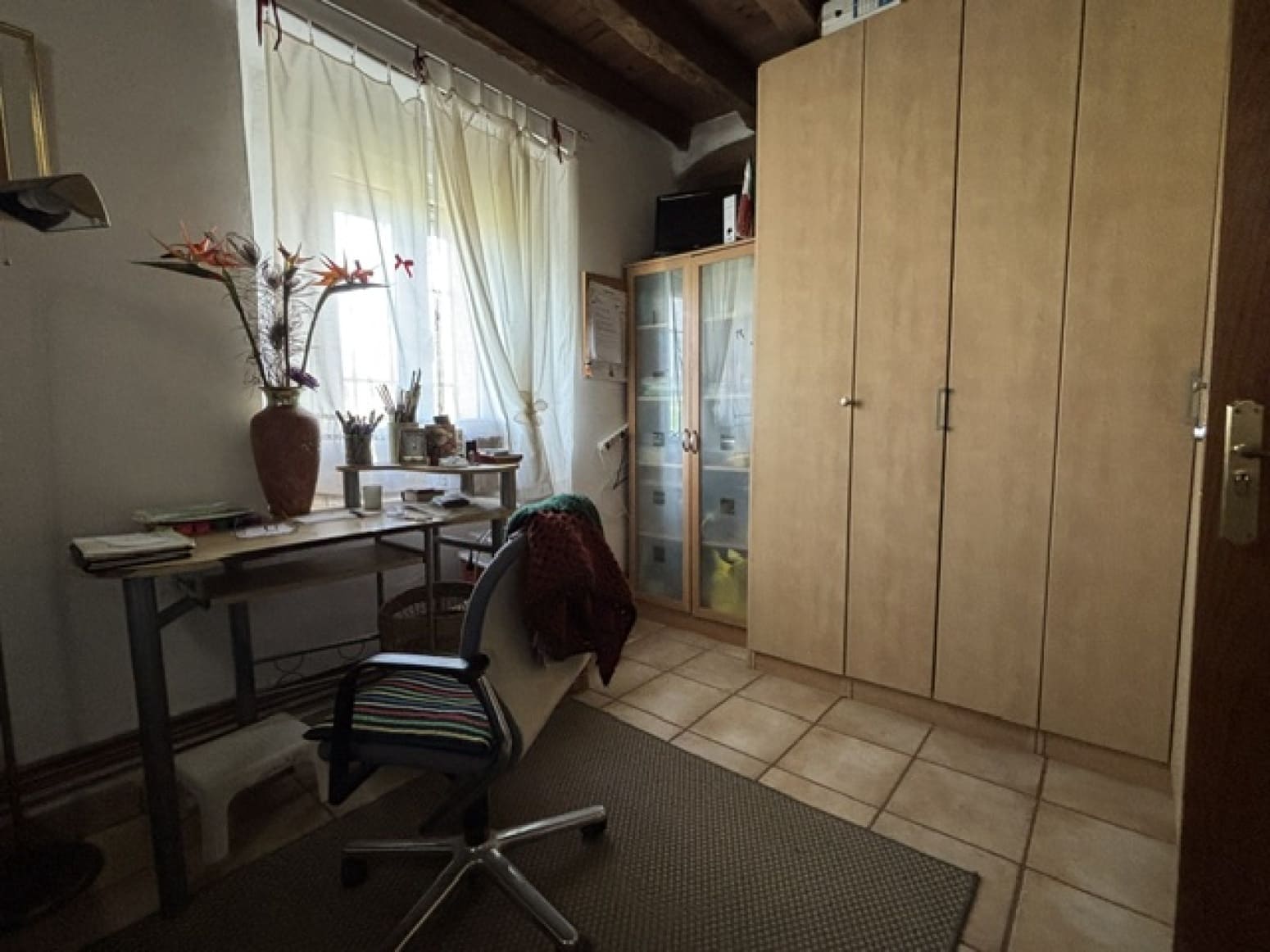 Chalet de 4 habitaciones en Valle de Valdelucio en venta - 230.000 € (Ref: 9915341)