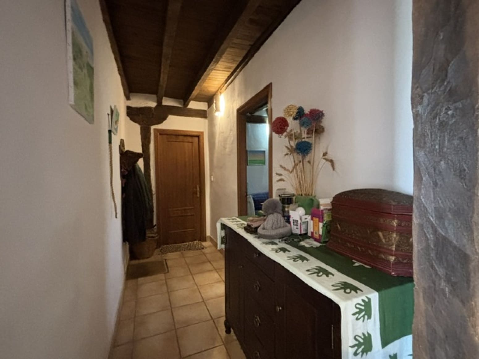 Chalet de 4 habitaciones en Valle de Valdelucio en venta - 230.000 € (Ref: 9915341)
