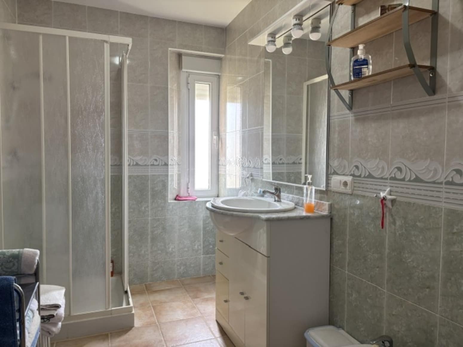 Chalet de 4 habitaciones en Valle de Valdelucio en venta - 230.000 € (Ref: 9915341)