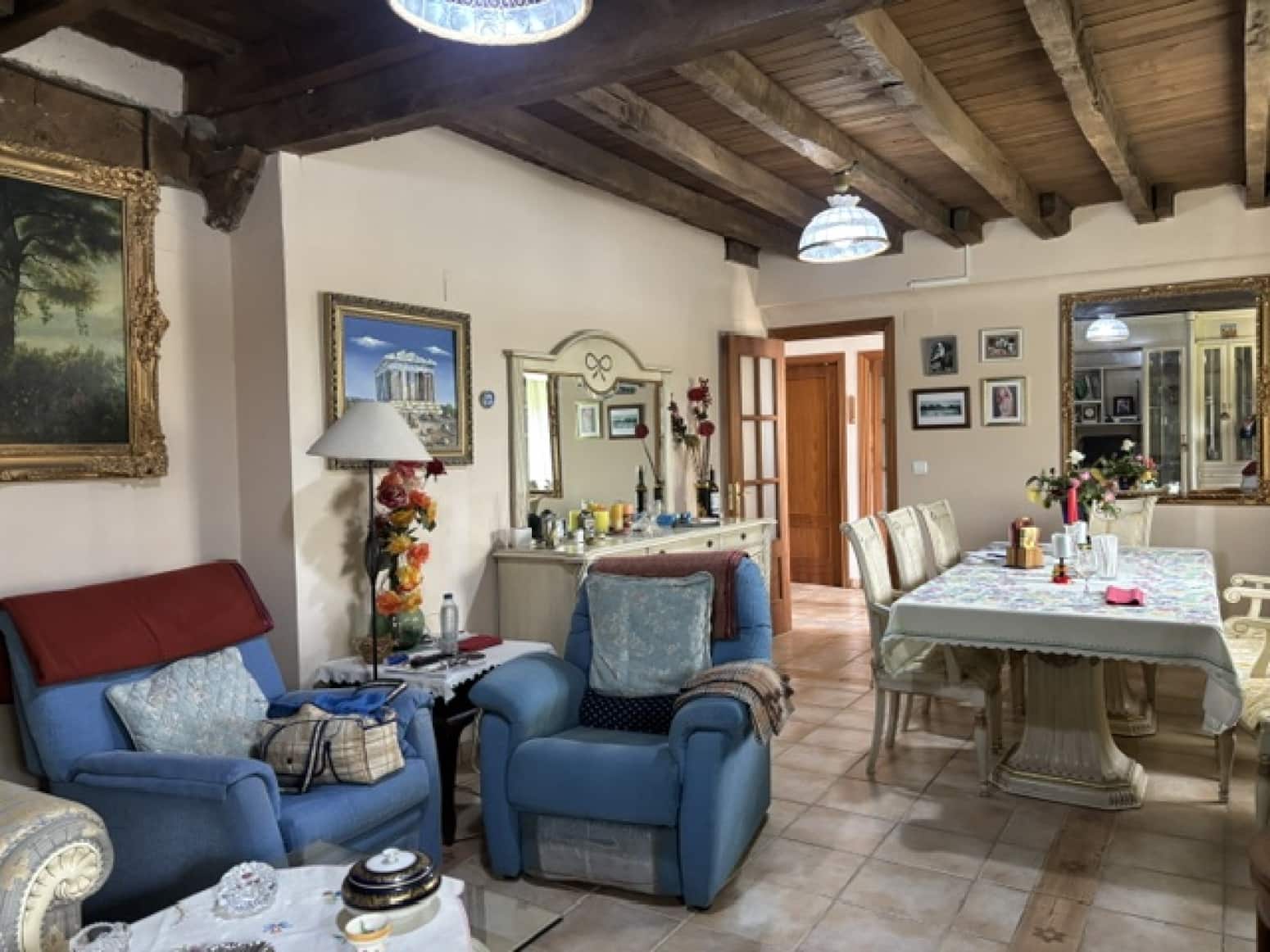 Chalet de 4 habitaciones en Valle de Valdelucio en venta - 230.000 € (Ref: 9915341)