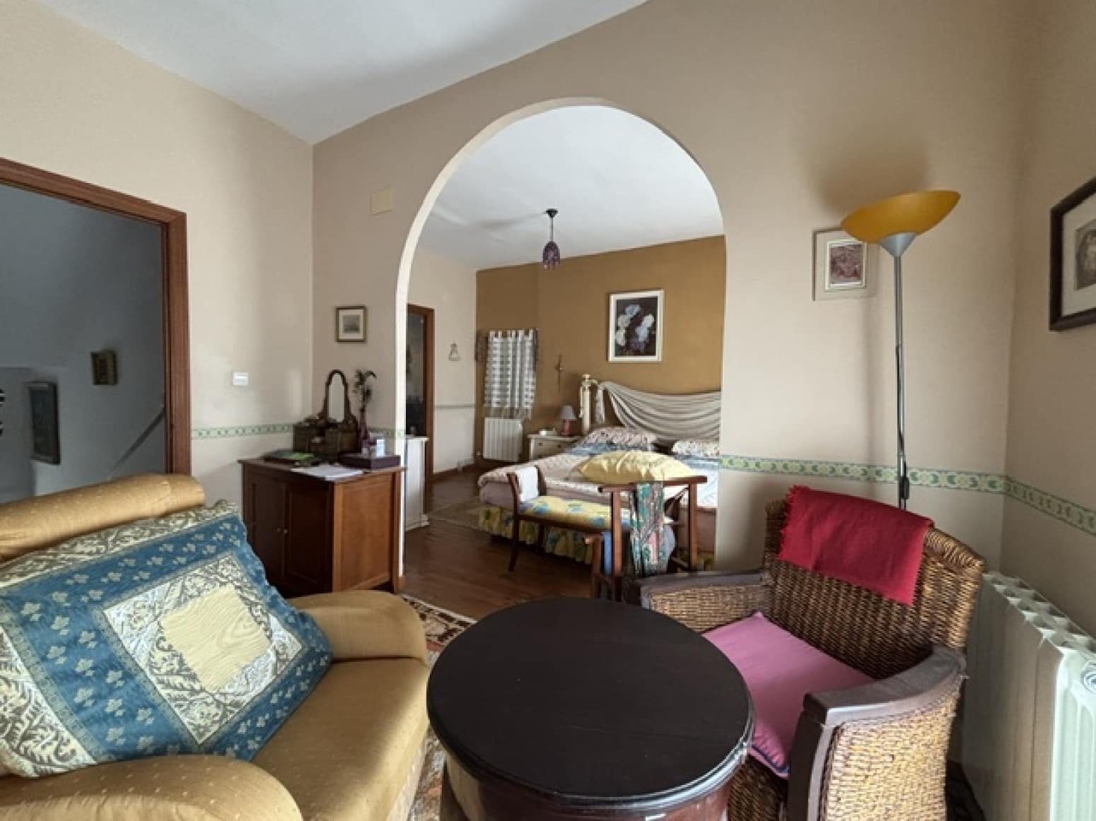 Chalet de 4 habitaciones en Valle de Valdelucio en venta - 230.000 € (Ref: 9915341)