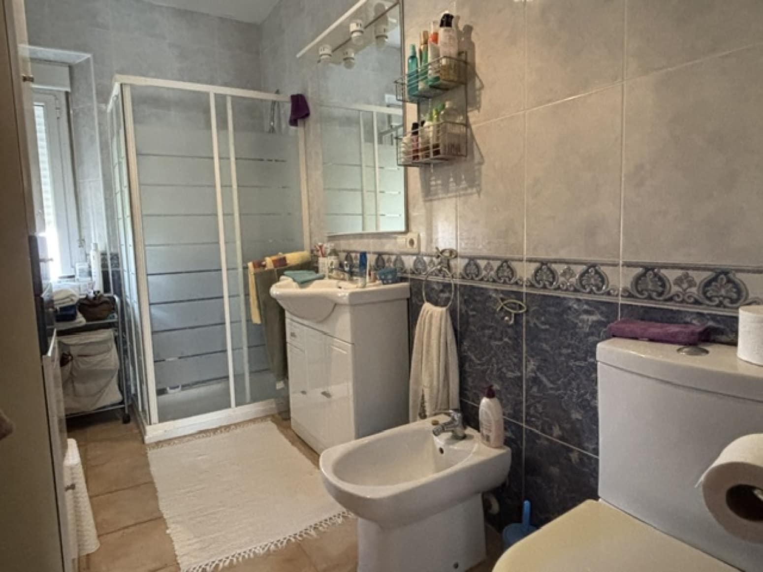 Chalet de 4 habitaciones en Valle de Valdelucio en venta - 230.000 € (Ref: 9915341)