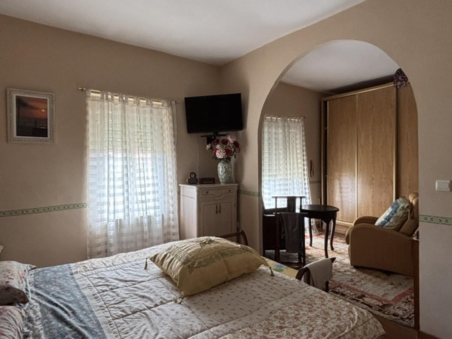 Chalet de 4 habitaciones en Valle de Valdelucio en venta - 230.000 € (Ref: 9915341)