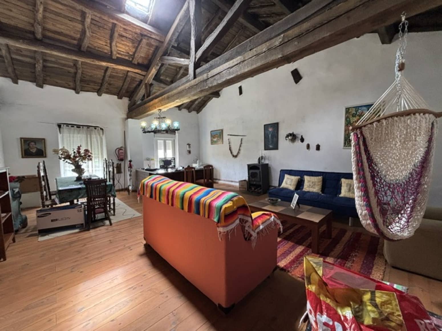 Chalet de 4 habitaciones en Valle de Valdelucio en venta - 230.000 € (Ref: 9915341)