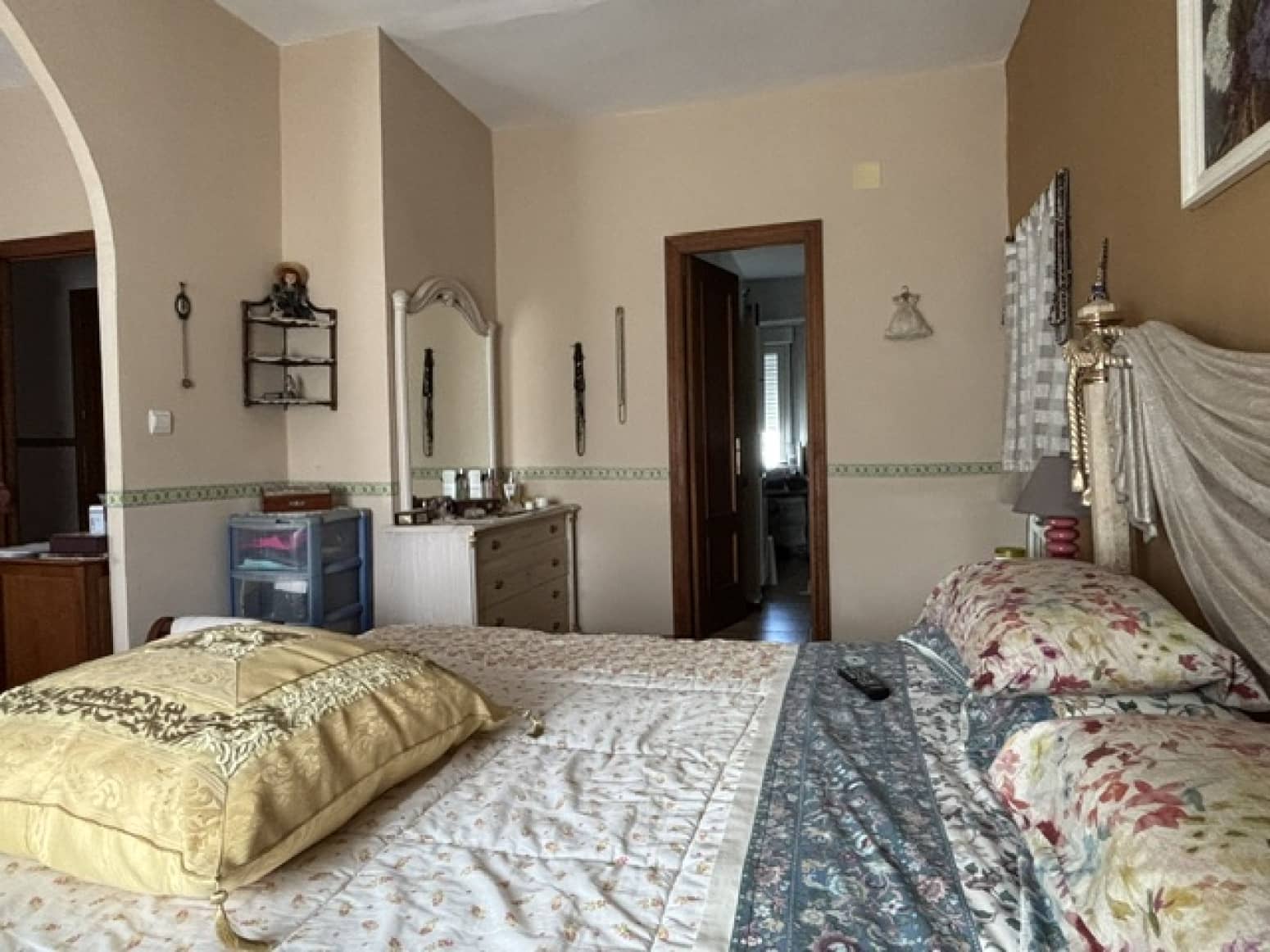 Chalet de 4 habitaciones en Valle de Valdelucio en venta - 230.000 € (Ref: 9915341)