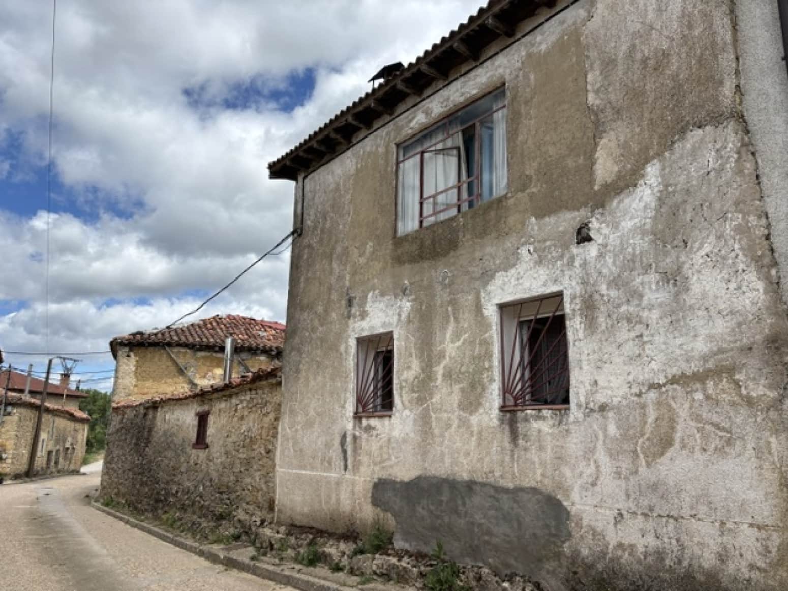 4 bedroom Villa for sale in Pomar de Valdivia - € 75,000 (Ref: 9915342)