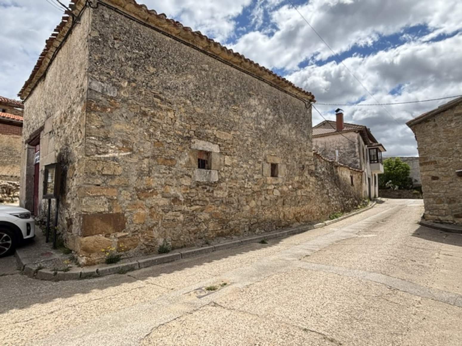 4 bedroom Villa for sale in Pomar de Valdivia - € 75,000 (Ref: 9915342)