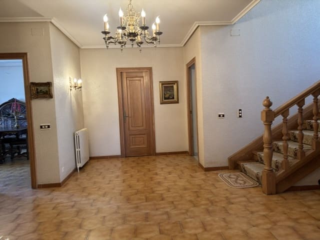 Chalet de 4 habitaciones en Villanueva de Arriba, Santibáñez de la Peña en venta con garaje - 165.000 € (Ref: 9928907)