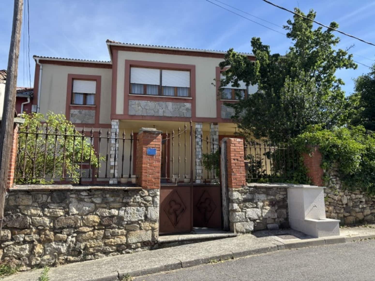 Chalet de 4 habitaciones en Villanueva de Arriba en venta con garaje - 165.000 € (Ref: 9928907)