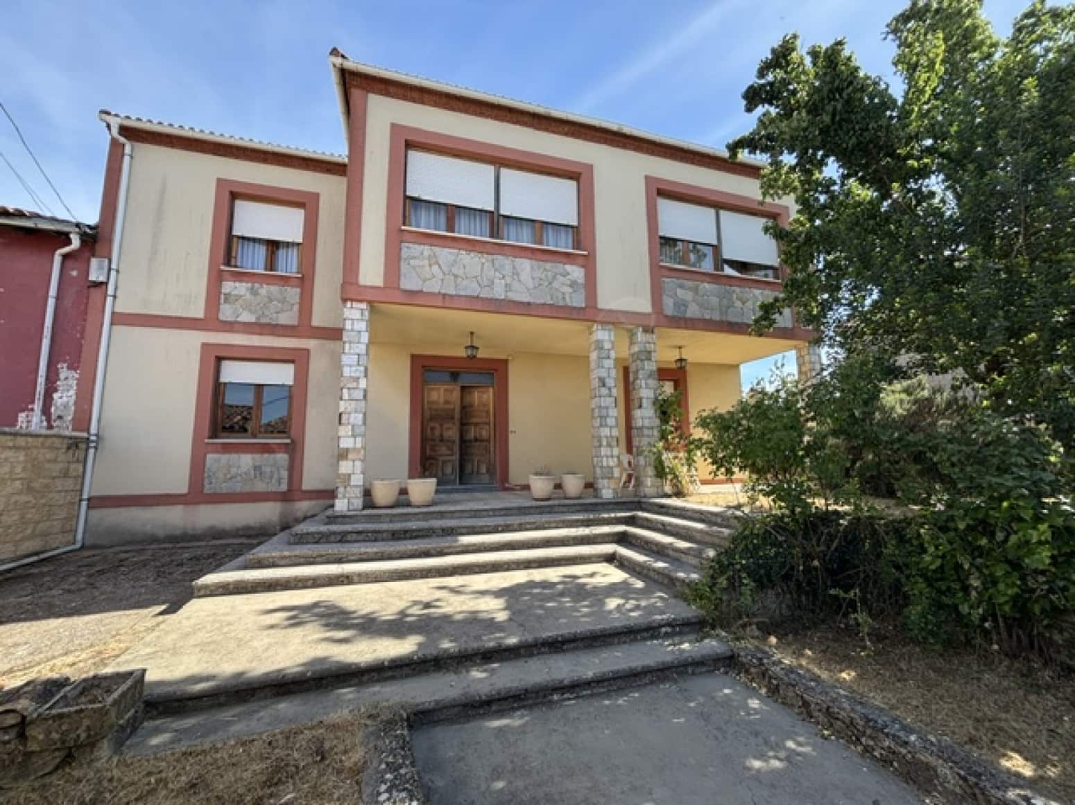 Chalet de 4 habitaciones en Villanueva de Arriba en venta con garaje - 165.000 € (Ref: 9928907)