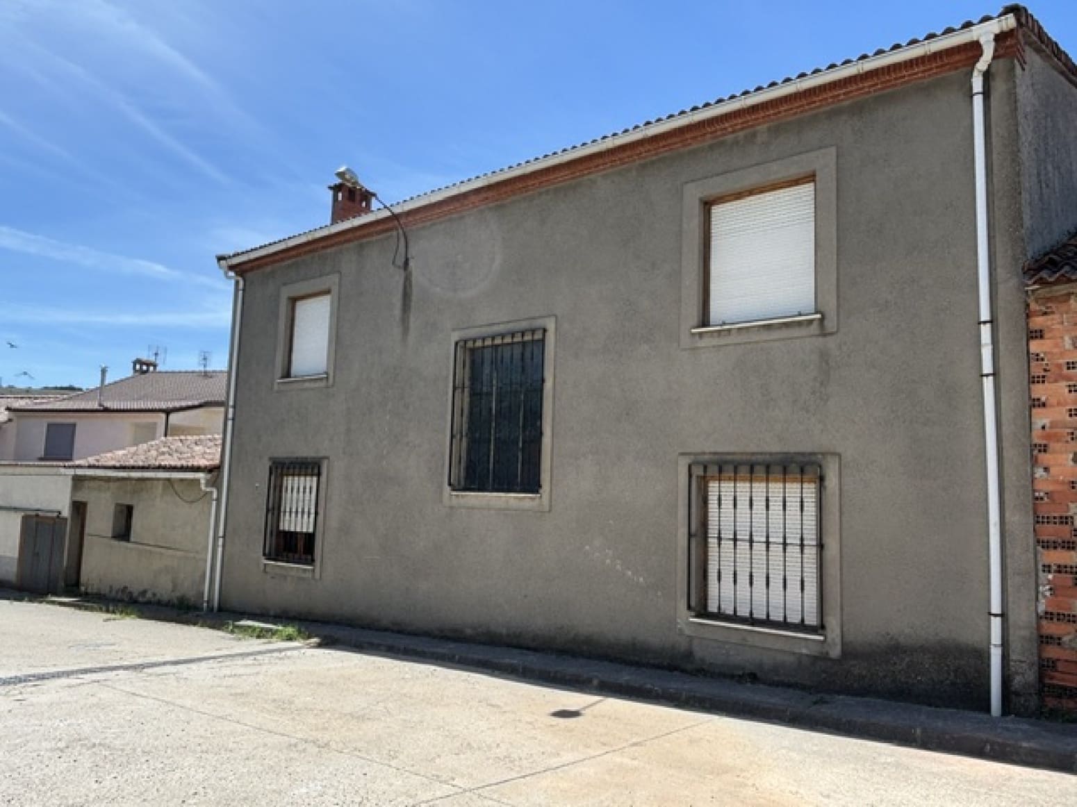 Chalet de 4 habitaciones en Villanueva de Arriba en venta con garaje - 165.000 € (Ref: 9928907)