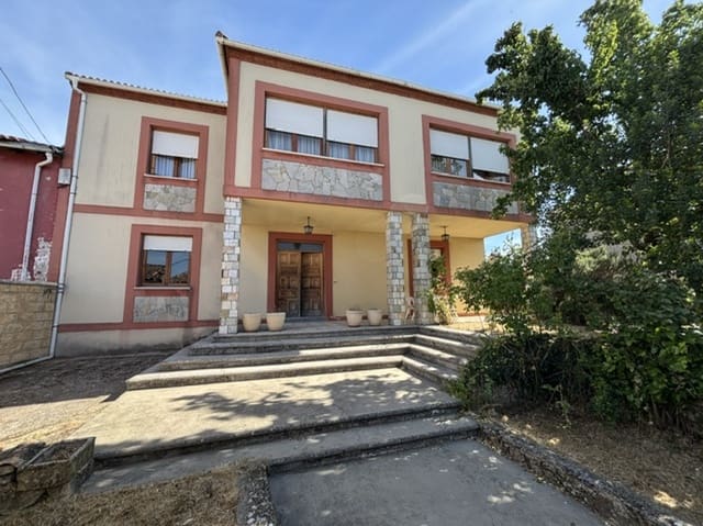 Chalet de 4 habitaciones en Villanueva de Arriba, Santibáñez de la Peña en venta con garaje - 165.000 € (Ref: 9928907)