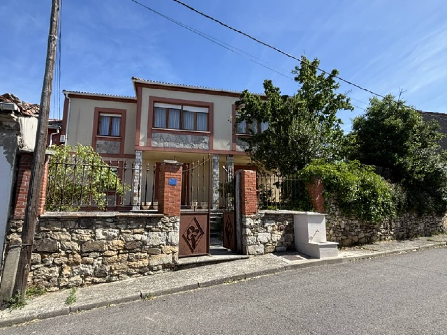 Chalet de 4 habitaciones en Villanueva de Arriba en venta con garaje - 165.000 € (Ref: 9928907)