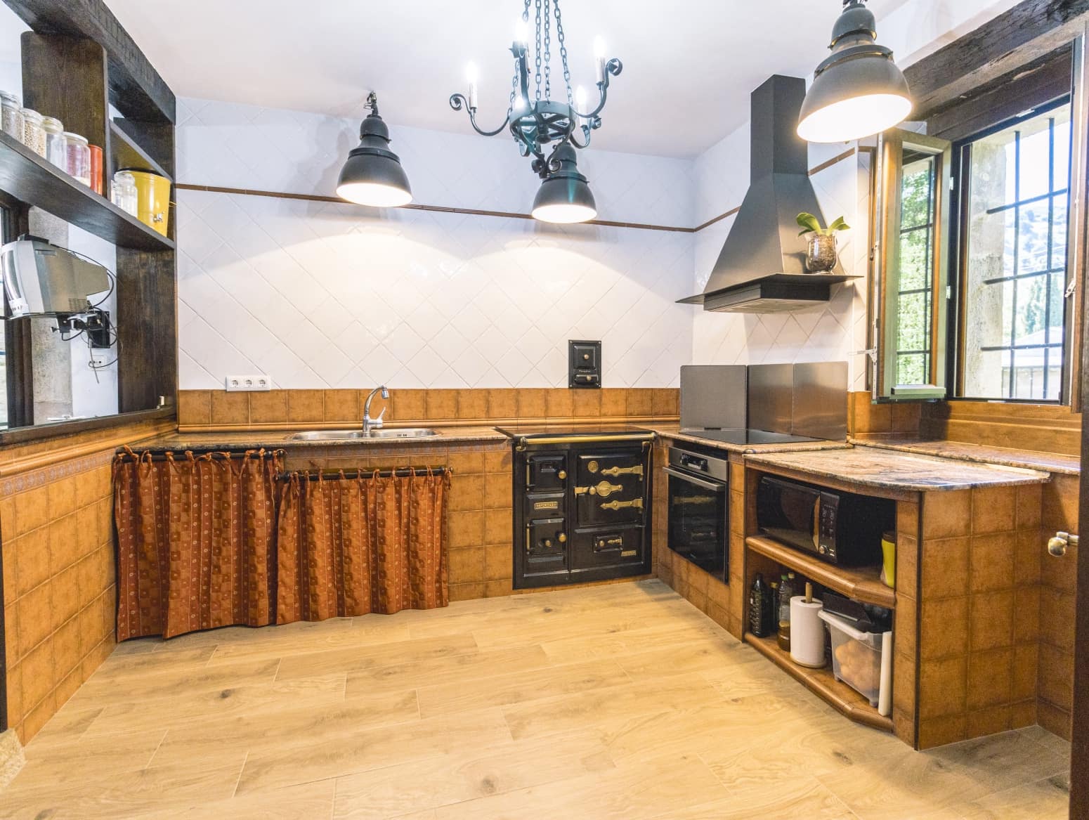 4 soveværelse Villa til salg i Anievas med garage - € 535.000 (Ref: 9943925)