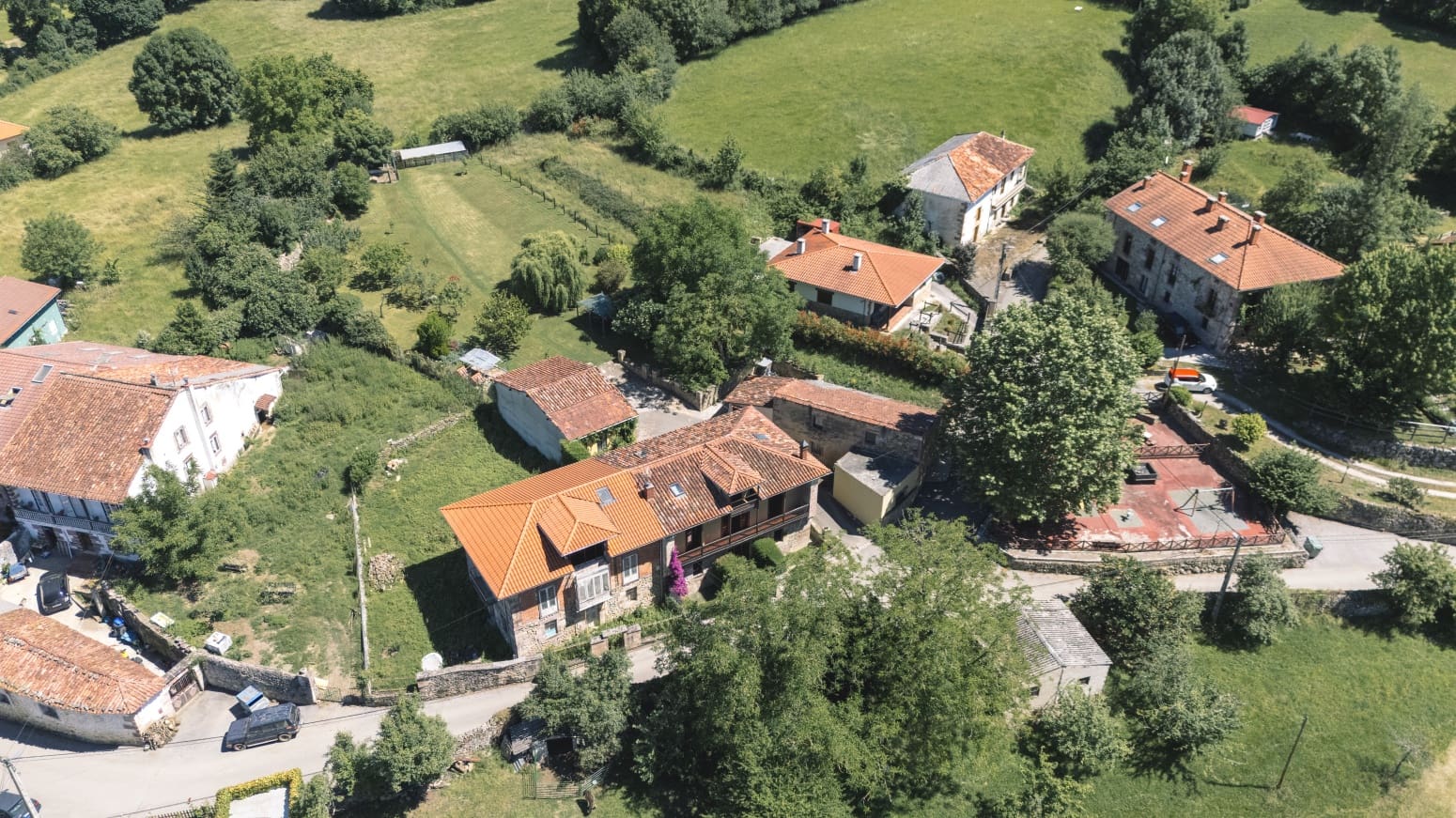 4 soveværelse Villa til salg i Anievas med garage - € 535.000 (Ref: 9943925)