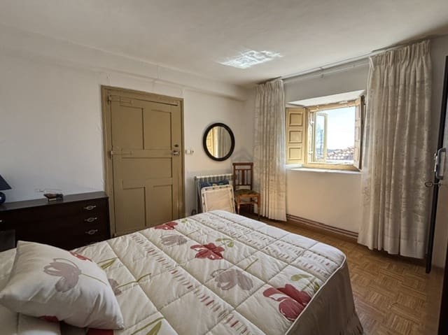 4 slaapkamer Villa te koop in Barruelo de Santullán - € 105.000 (Ref: 9966278)