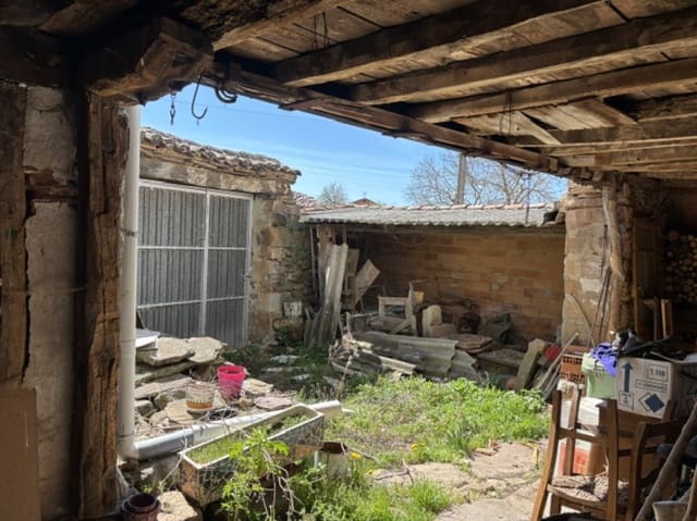 4 slaapkamer Villa te koop in Barruelo de Santullán - € 105.000 (Ref: 9966278)