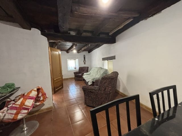 3 bedroom Villa for sale in Basconcillos del Tozo with garage - € 25,000 (Ref: 9967292)