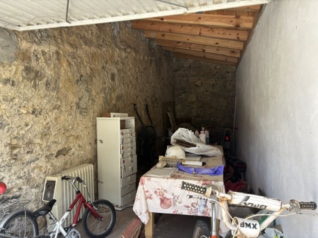3 bedroom Villa for sale in Basconcillos del Tozo with garage - € 25,000 (Ref: 9967292)