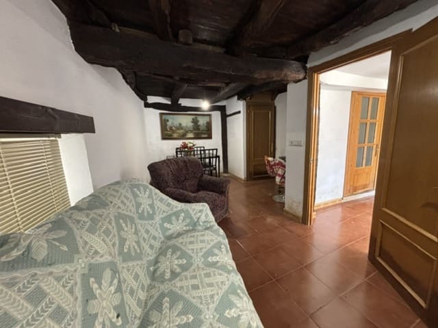 3 bedroom Villa for sale in Basconcillos del Tozo with garage - € 25,000 (Ref: 9967292)