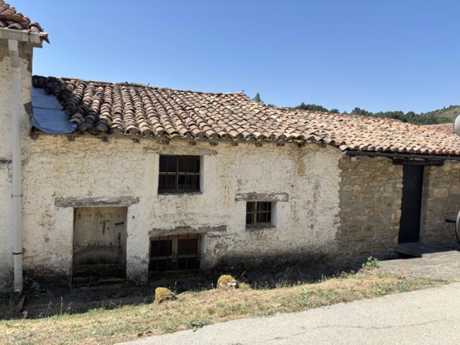 3 bedroom Villa for sale in Basconcillos del Tozo with garage - € 25,000 (Ref: 9967292)