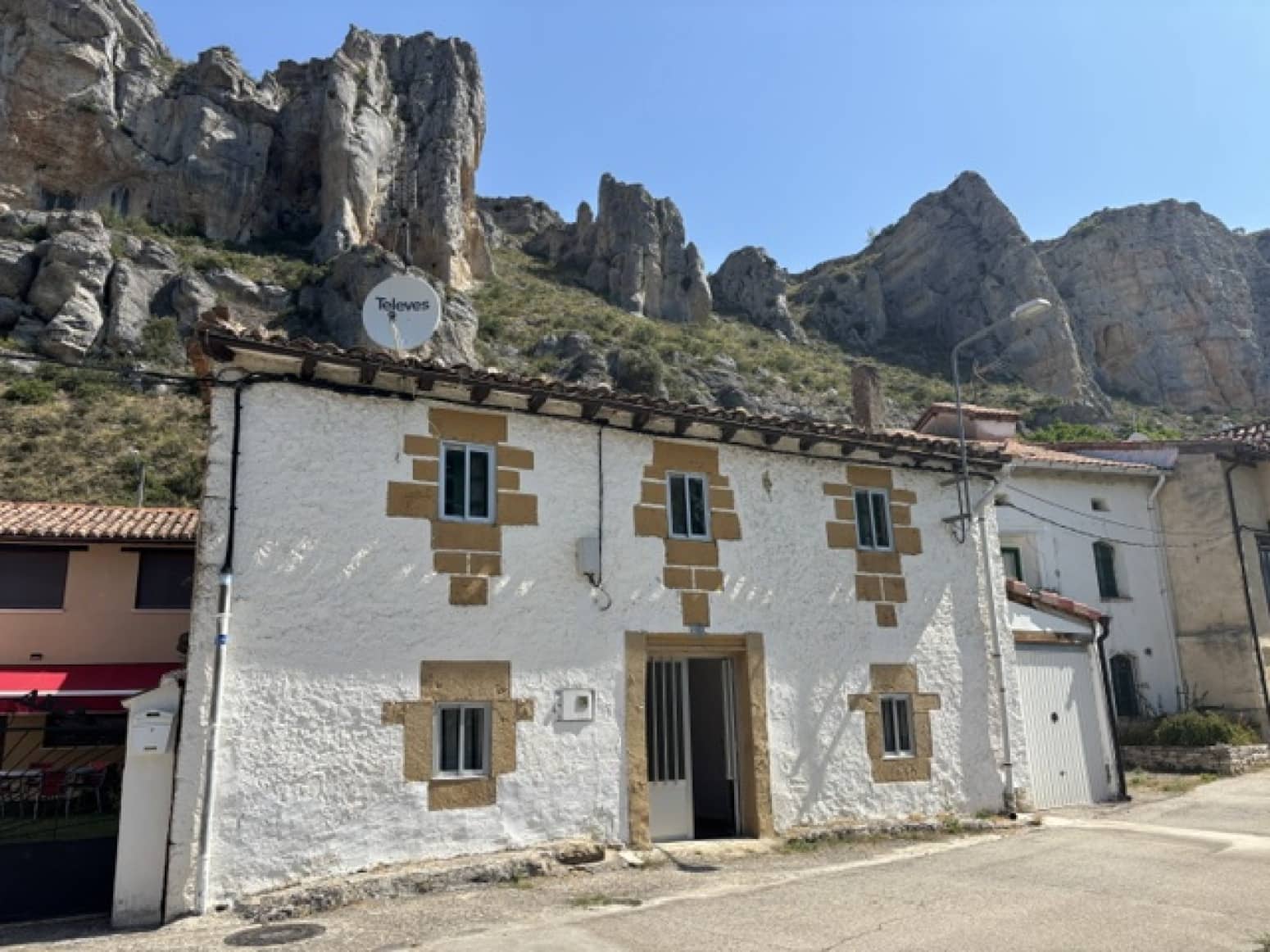 3 bedroom Villa for sale in Basconcillos del Tozo with garage - € 25,000 (Ref: 9967292)