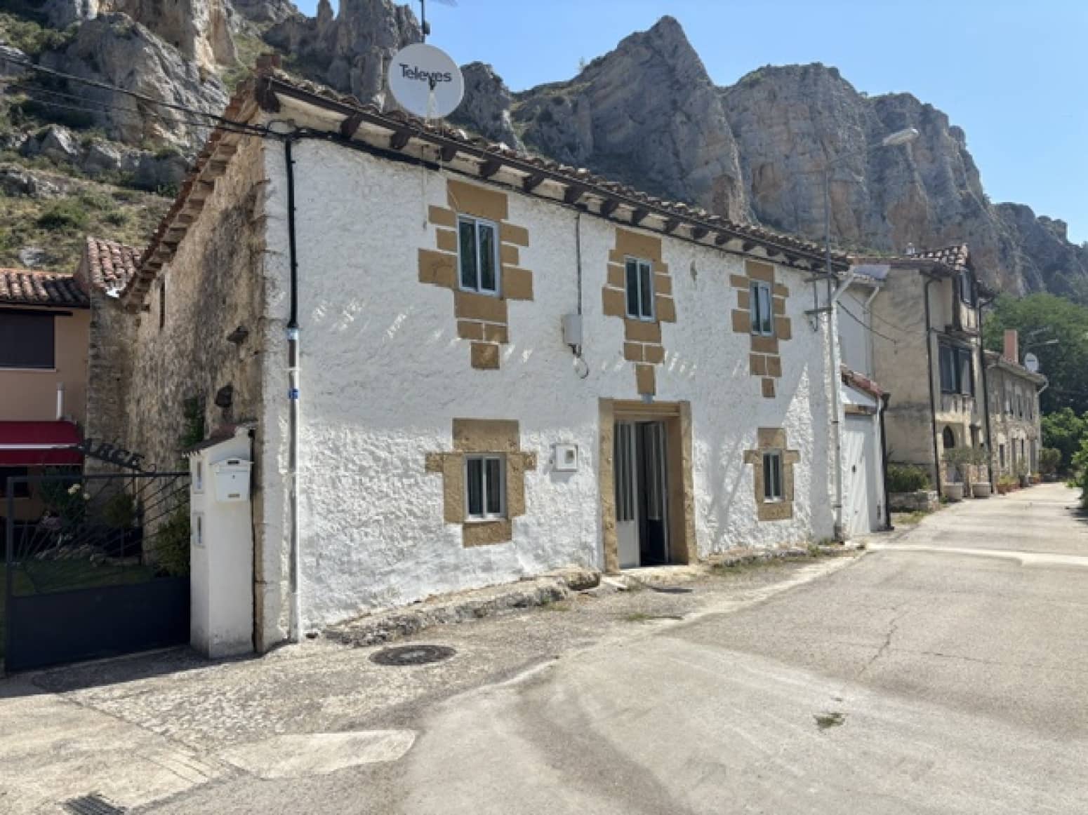3 bedroom Villa for sale in Basconcillos del Tozo with garage - € 25,000 (Ref: 9967292)