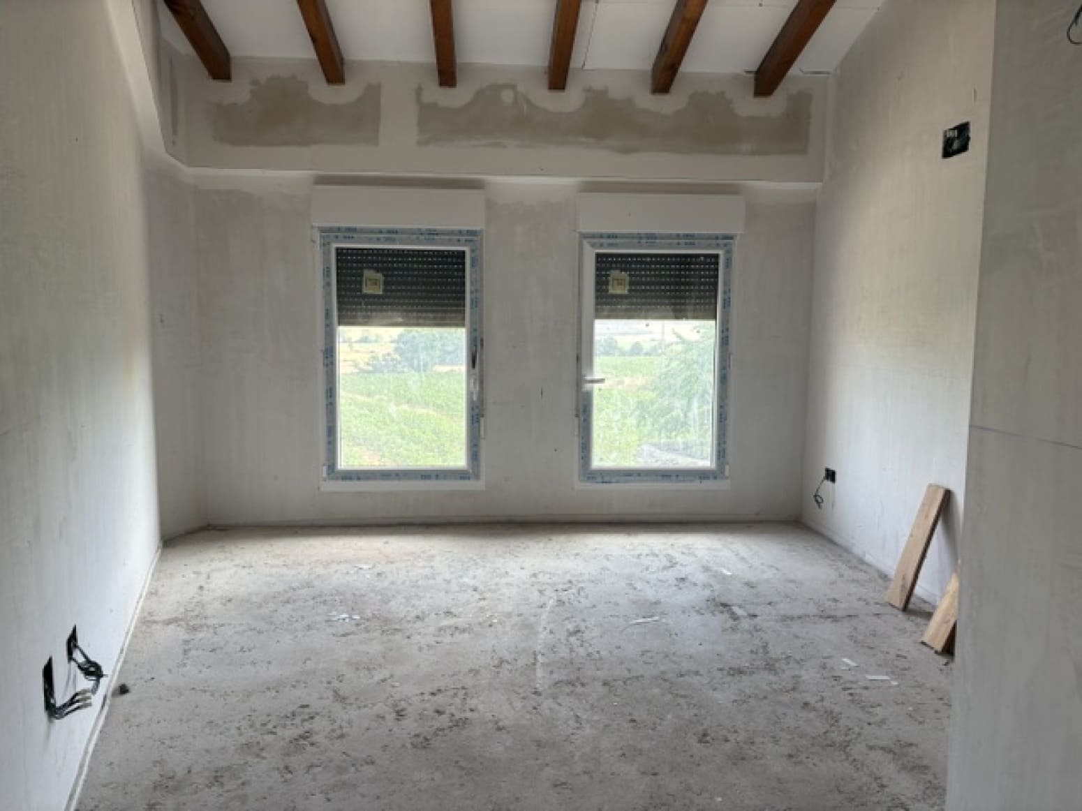 Chalet de 4 habitaciones en Valle de Valdelucio en venta con garaje - 110.000 € (Ref: 9978431)