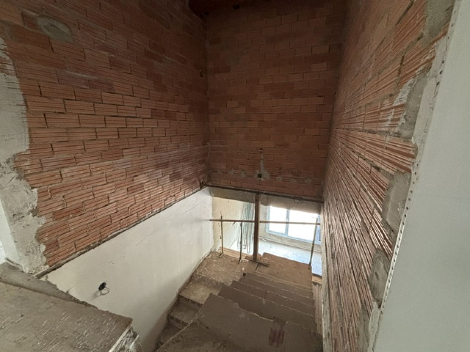 Chalet de 4 habitaciones en Valle de Valdelucio en venta con garaje - 110.000 € (Ref: 9978431)