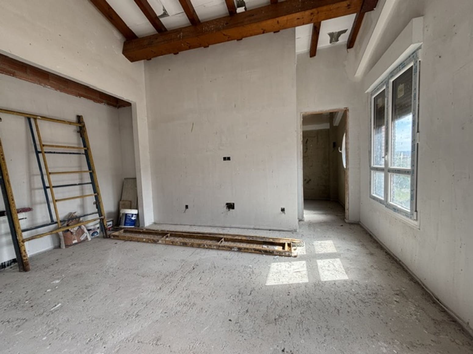 Chalet de 4 habitaciones en Valle de Valdelucio en venta con garaje - 110.000 € (Ref: 9978431)