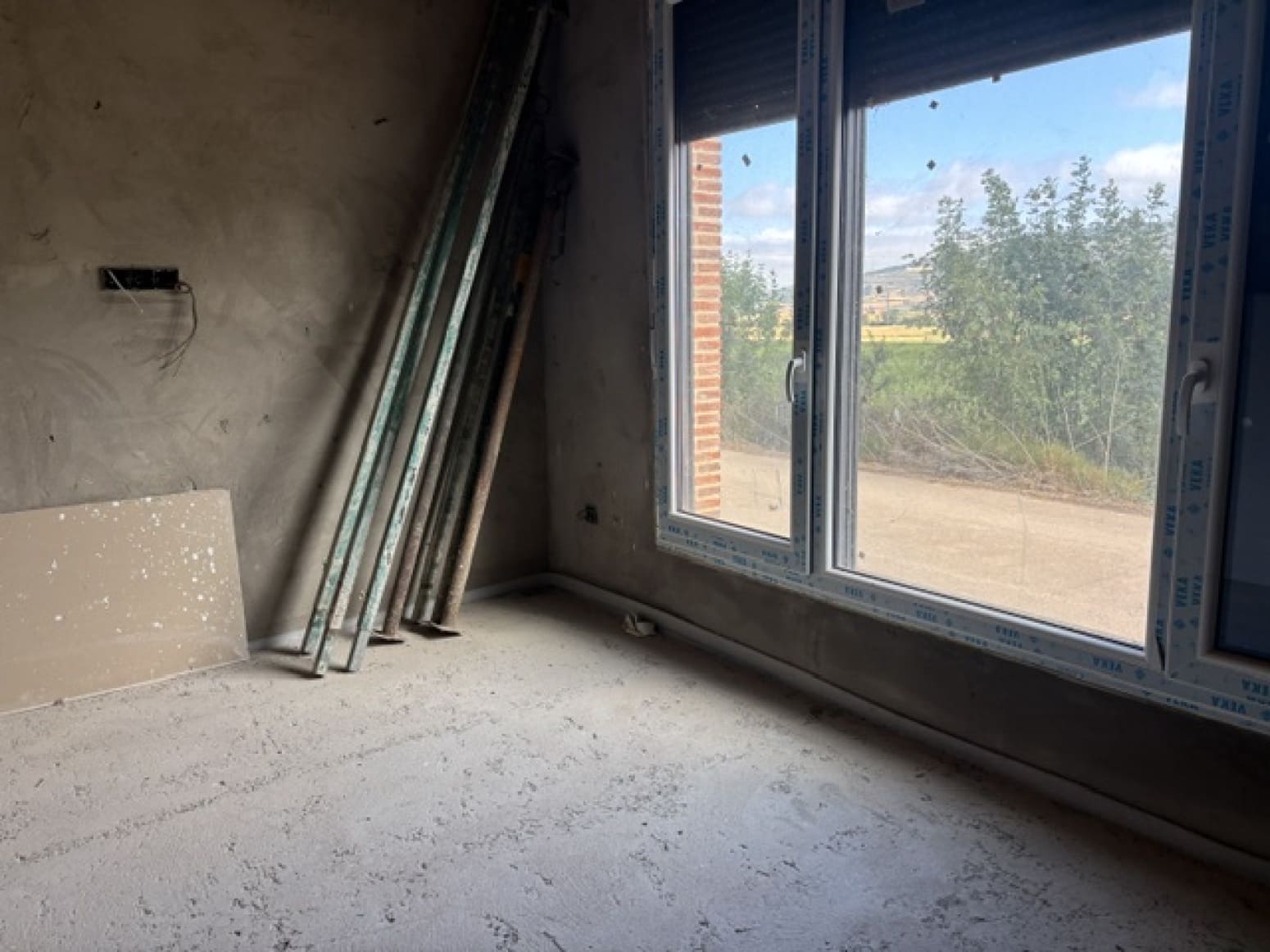 Chalet de 4 habitaciones en Valle de Valdelucio en venta con garaje - 110.000 € (Ref: 9978431)