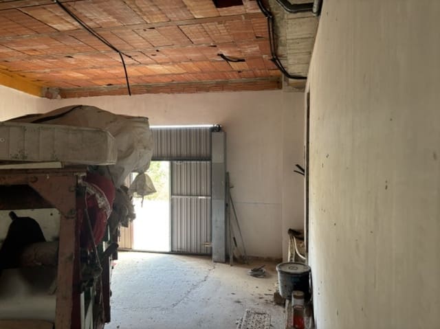 Chalet de 4 habitaciones en Valle de Valdelucio en venta con garaje - 110.000 € (Ref: 9978431)