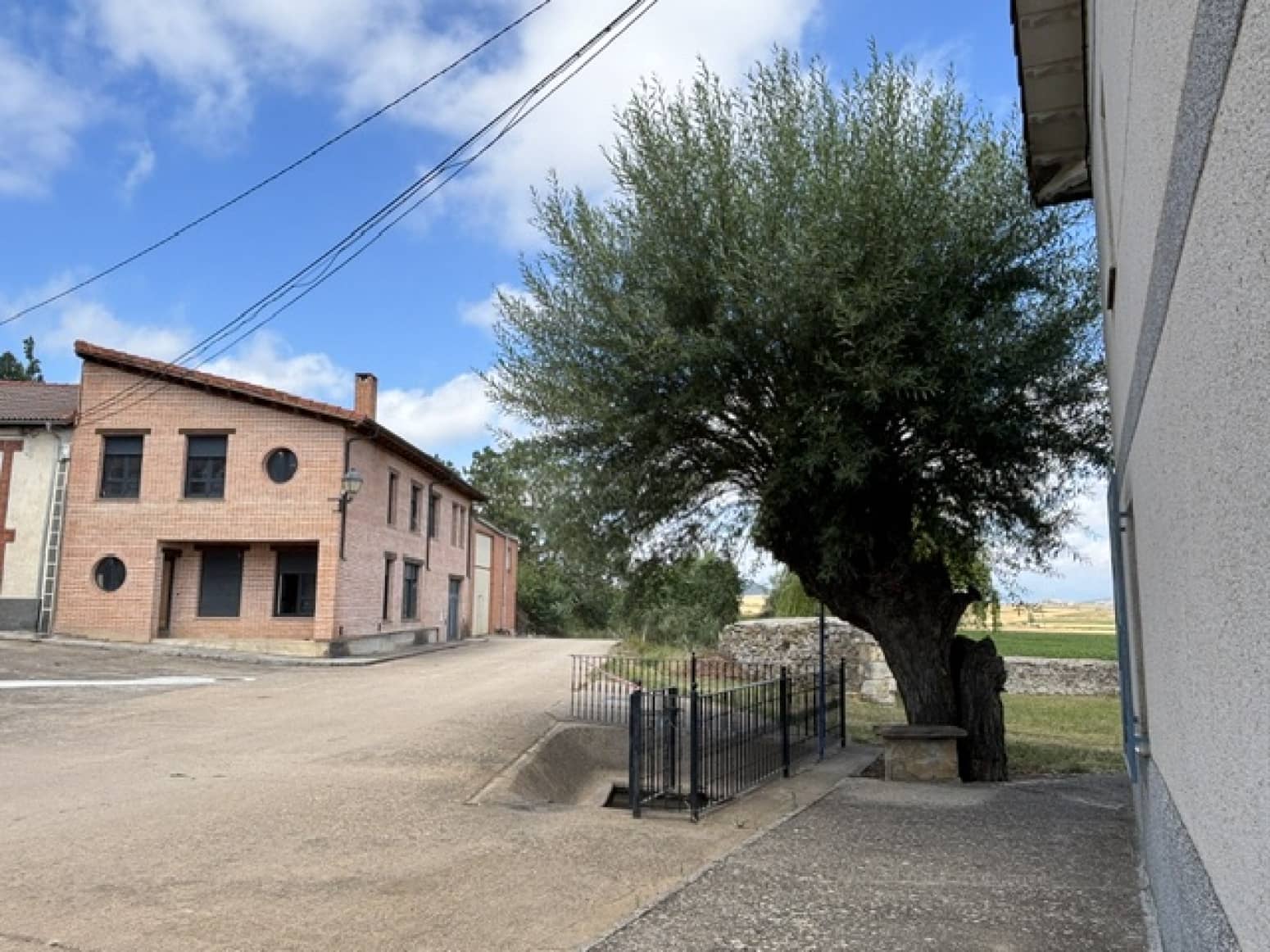 Chalet de 4 habitaciones en Valle de Valdelucio en venta con garaje - 110.000 € (Ref: 9978431)