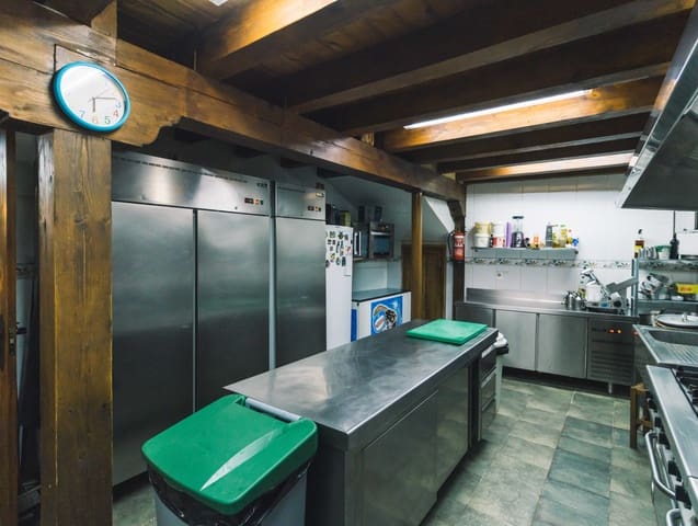 2 soverom Bedrift til salgs i Valle de Sedano - € 600 000 (Ref: 9979534)