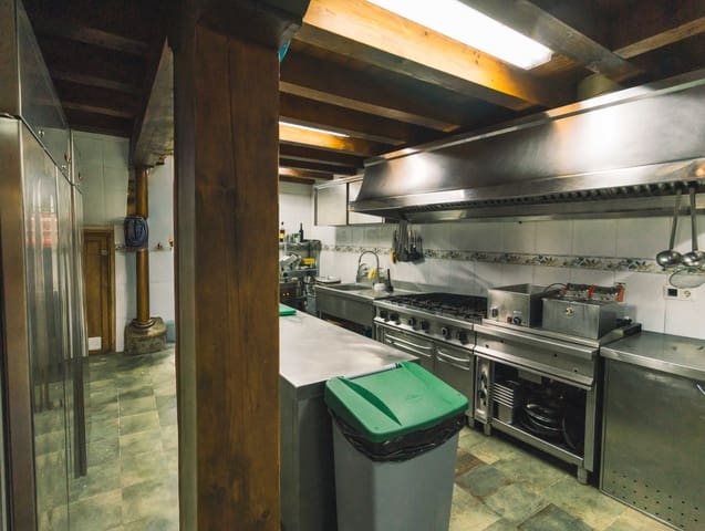 2 soverom Bedrift til salgs i Valle de Sedano - € 600 000 (Ref: 9979534)
