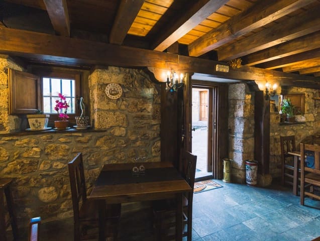 2 soverom Bedrift til salgs i Valle de Sedano - € 600 000 (Ref: 9979534)