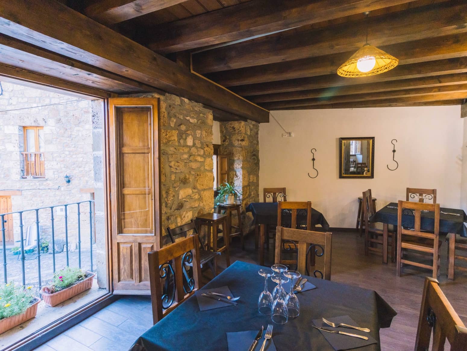 Negocio de 2 habitaciones en Valle de Sedano en venta - 600.000 € (Ref: 9979534)