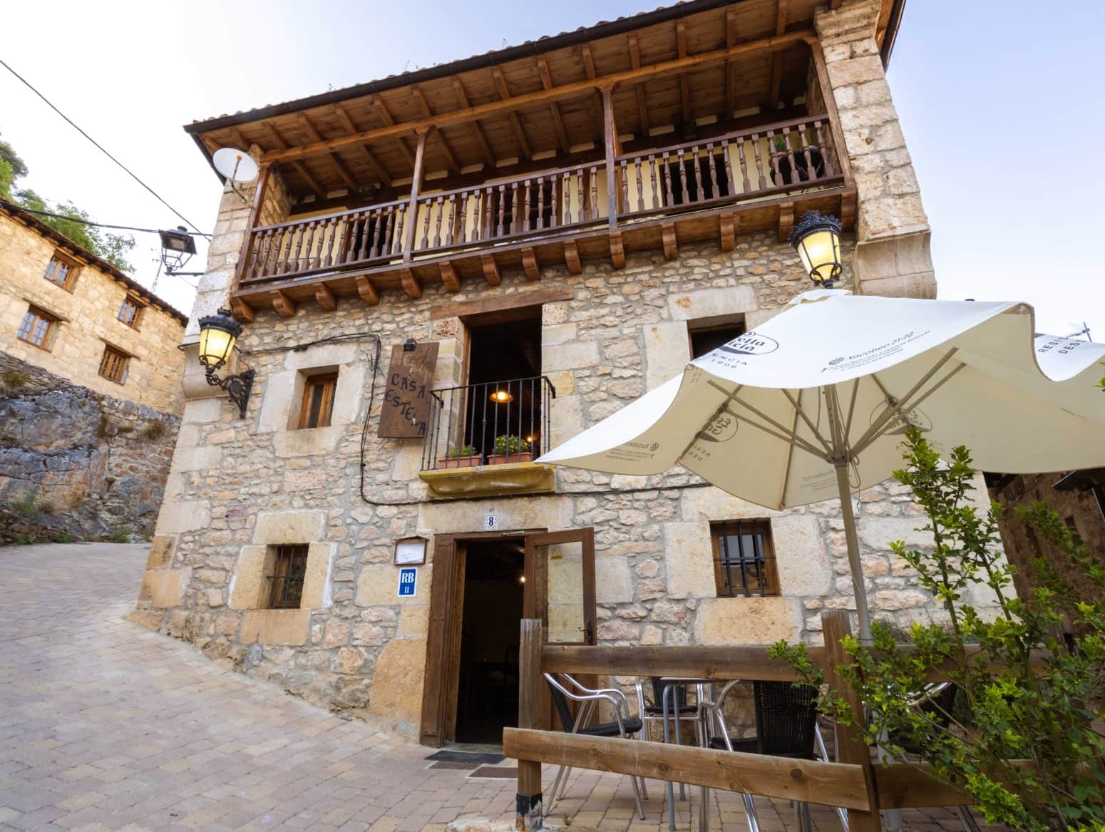 Negocio de 2 habitaciones en Valle de Sedano en venta - 600.000 € (Ref: 9979534)
