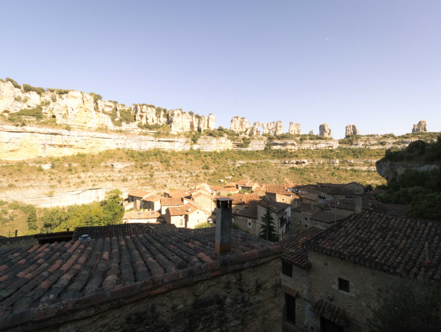 Negocio de 2 habitaciones en Valle de Sedano en venta - 600.000 € (Ref: 9979534)