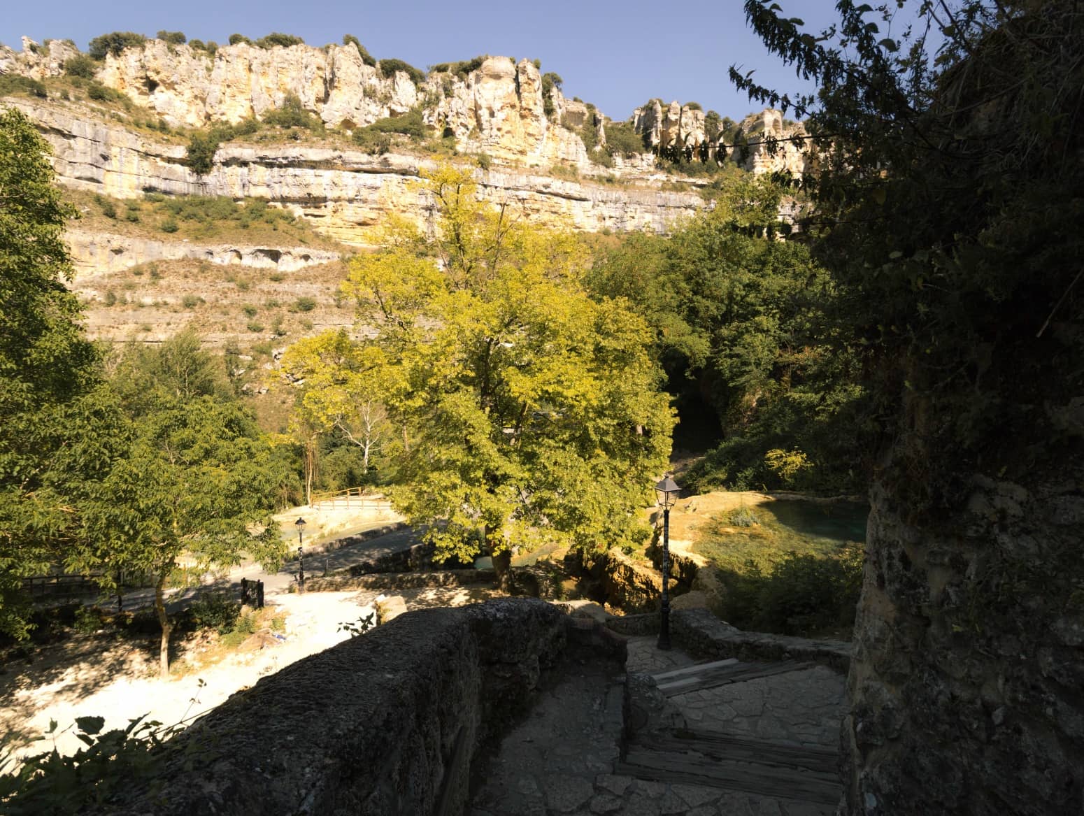Negocio de 2 habitaciones en Valle de Sedano en venta - 600.000 € (Ref: 9979534)