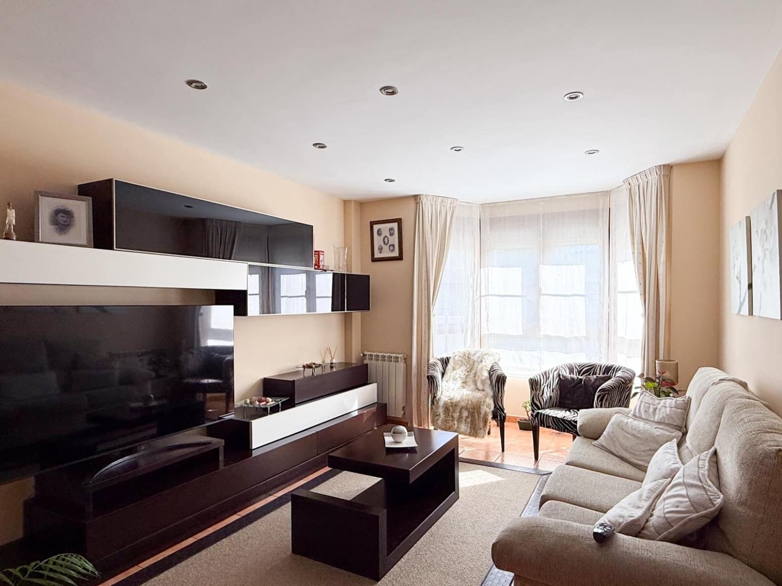 3 sypialnia Willa na sprzedaż w Valles z garażem - 325 000 € (Ref: 9996705)