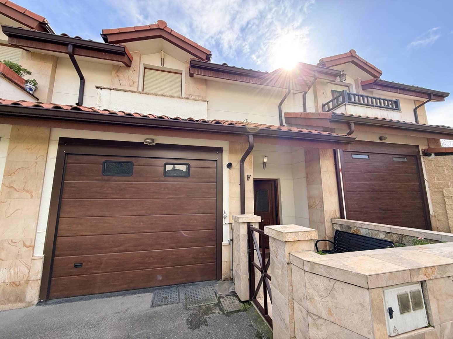 3 sypialnia Willa na sprzedaż w Valles z garażem - 325 000 € (Ref: 9996705)