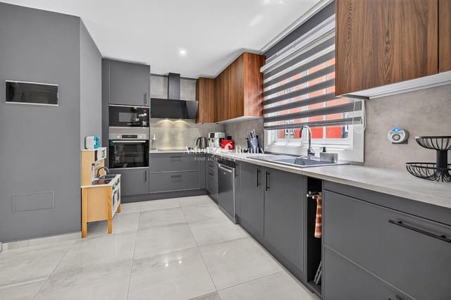 3 Zimmer Haus zu verkaufen in Casco Urbano, Adeje mit Pool Garage - 550.000 € (Ref: 10000957)