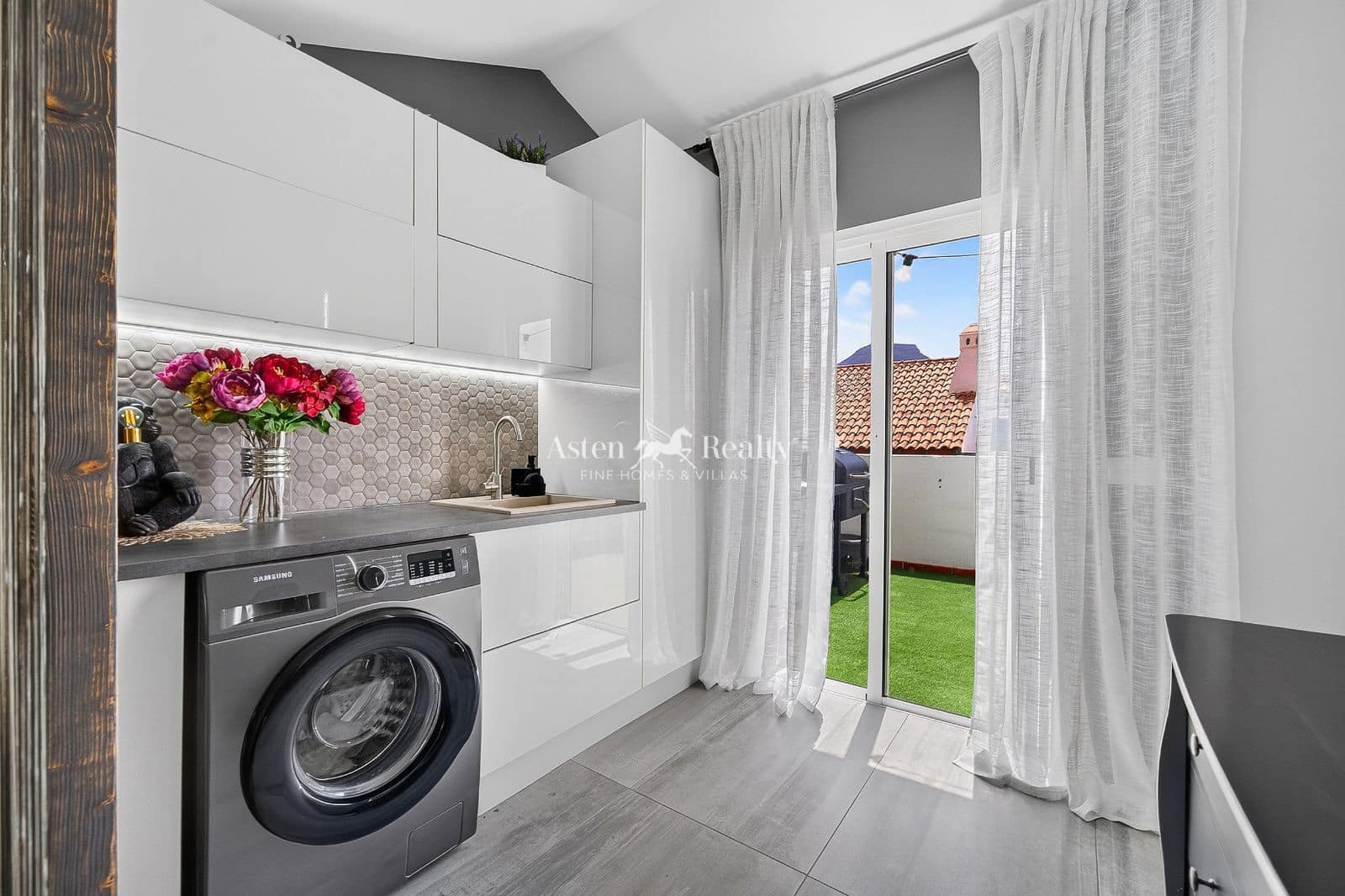 3 Zimmer Haus zu verkaufen in Adeje mit Pool Garage - 550.000 € (Ref: 10000957)