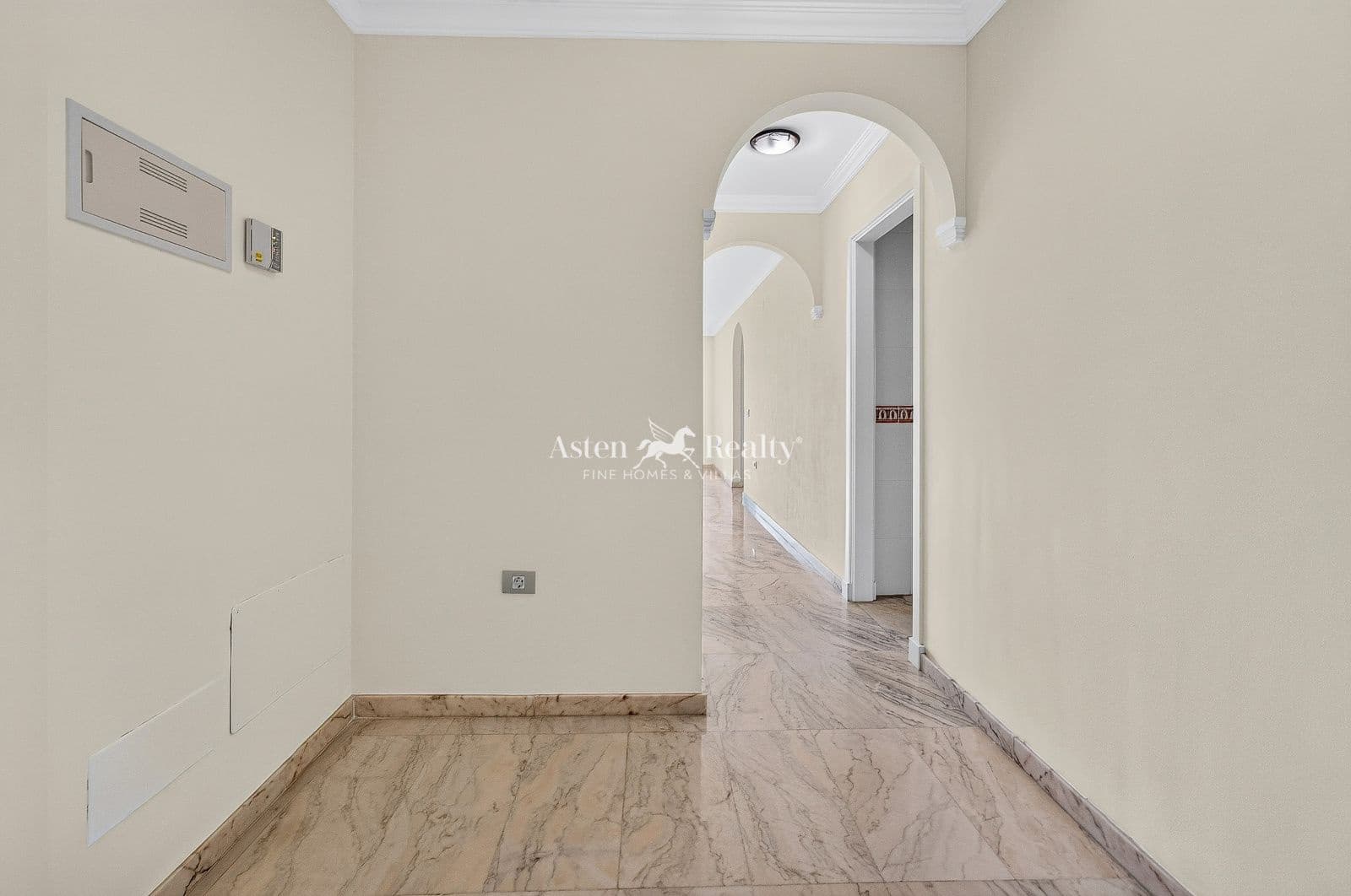 Piso de 2 habitaciones en Los Gigantes en venta con piscina garaje - 460.000 € (Ref: 10001340)
